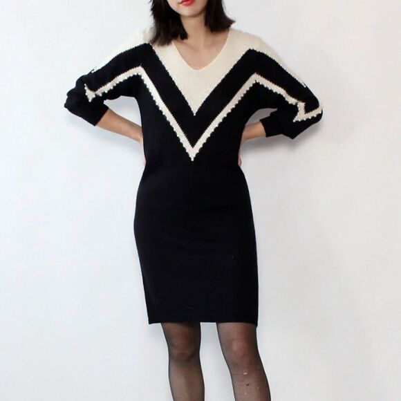 Vintage Dresses & Skirts - VTG 90s Black and White Geometric Sweater Dress by Yarnworks Petite Size MP/S